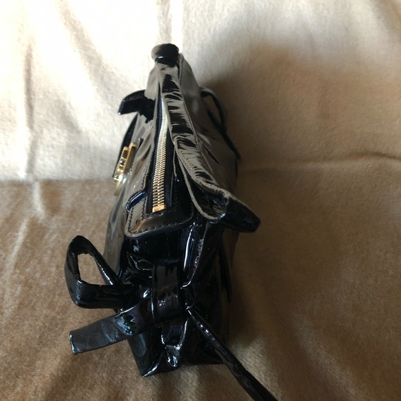 Gucci Black Patent Leather Hysteria Clutch - Picture 6 of 7